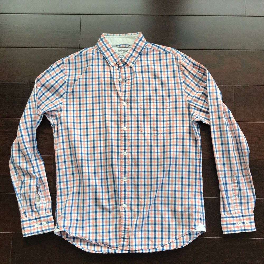 NWOT men’s express button down shirt